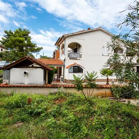 Apartmani Mili Malinska Exteriör bild