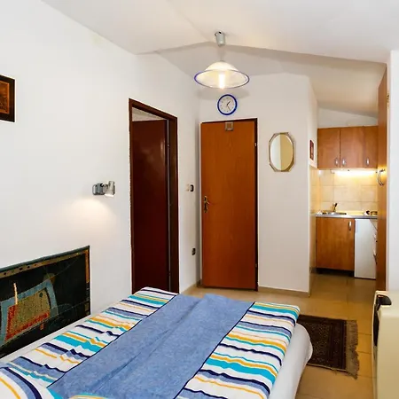 Apartmani Mili Malinska Exteriör bild