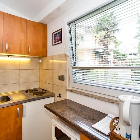Apartmani Mili Malinska Exteriör bild