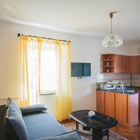 Apartmani Mili Malinska Exteriör bild
