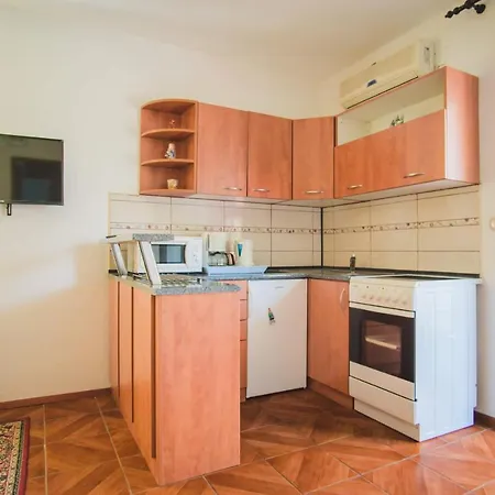 Apartmani Mili Malinska Exteriör bild