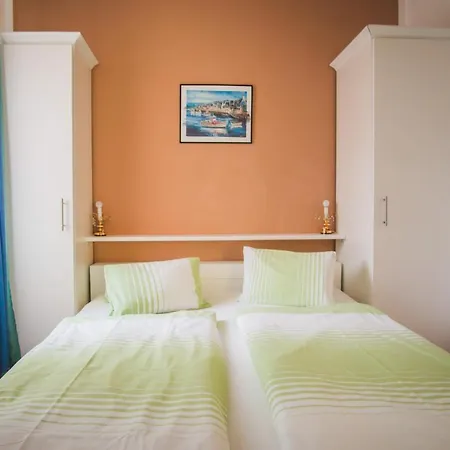 Apartmani Mili Malinska Exteriör bild
